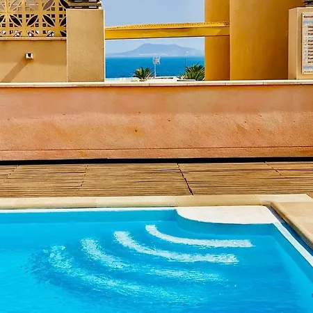 Rooftop Pool דירה *