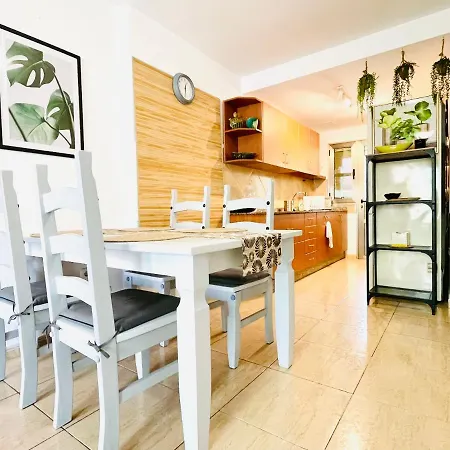 Rooftop Pool קורלחו