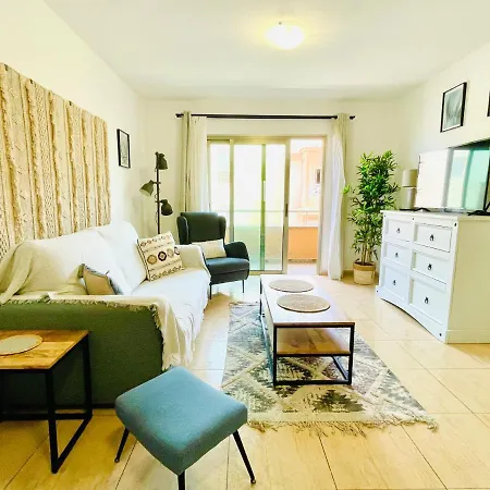 Rooftop Pool * קורלחו