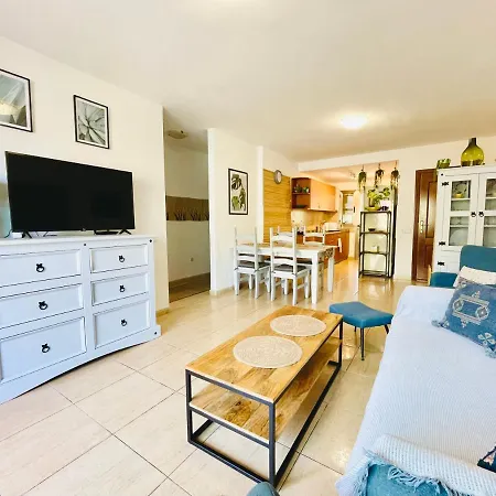 Rooftop Pool קורלחו