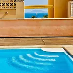 Rooftop Pool Apartmán *
